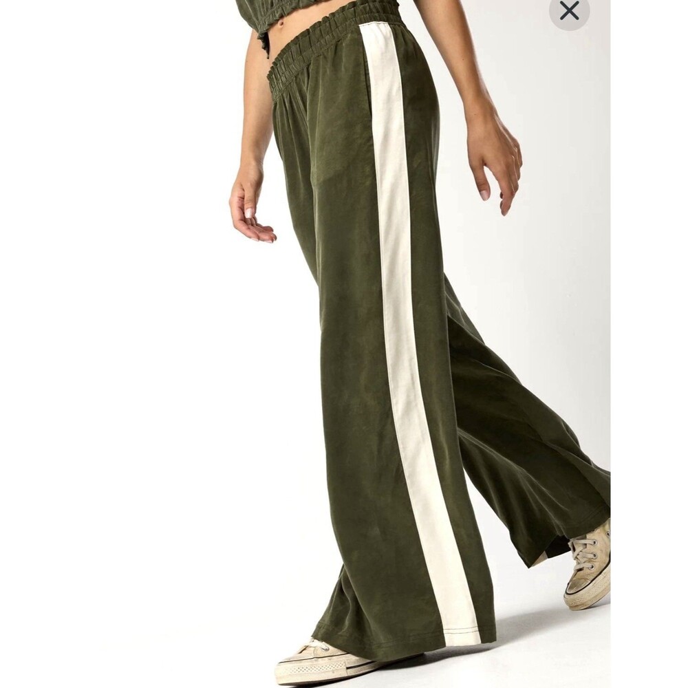 OFFLINE By Aerie Super Wide Leg Pant Women Size M Green You’re So Smooth NEW